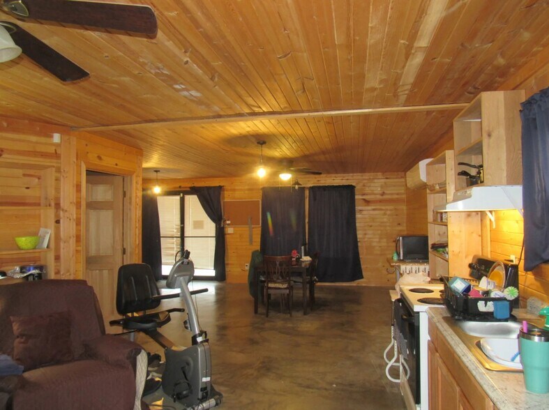 More Photos Of 1 Crabtree Rd, Davisville General Retail For Sale