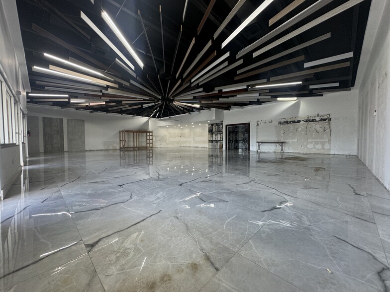 More Photos Of 1870 NE 163rd St, Miami Storefront Retail Office For Lease