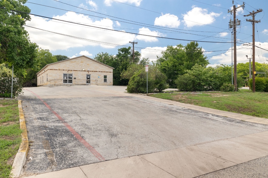 More Photos Of 3251 Harry Wurzbach Rd, San Antonio Medical For Sale