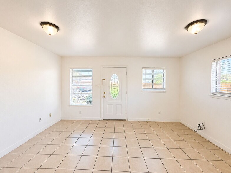 More Photos Of 1004 Austin St, Portland Apartments For Sale