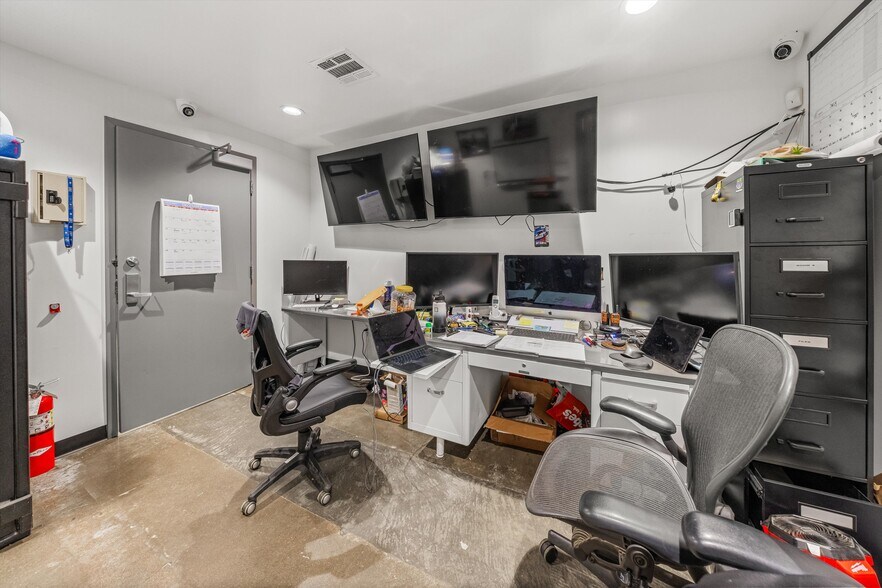 More Photos Of 44211 Yucca Ave, Lancaster Warehouse For Sale