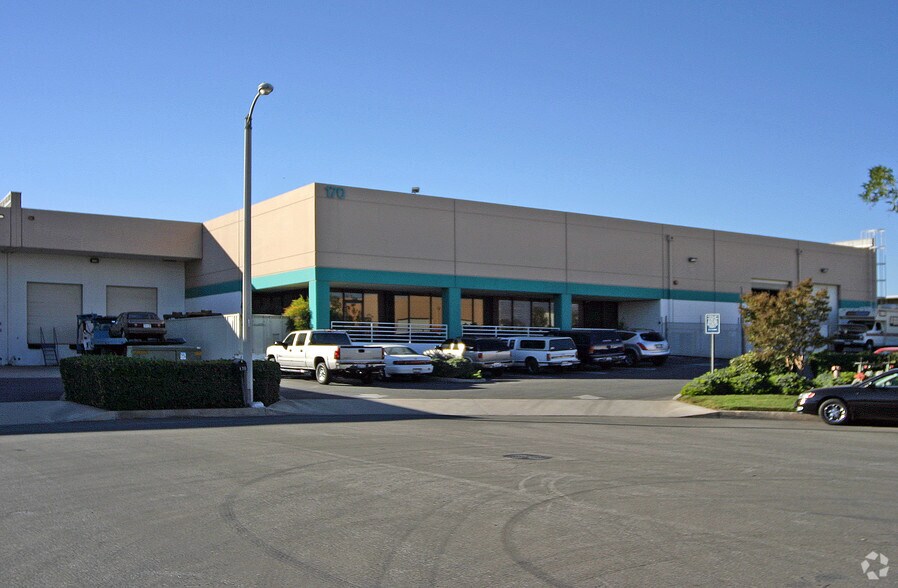 More Photos Of 170 W Mindanao St, Bloomington Manufacturing For Sale