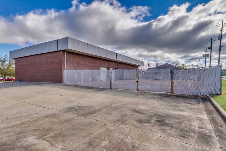 More Photos Of 1001 Mally St, Tuscaloosa Auto Repair For Sale