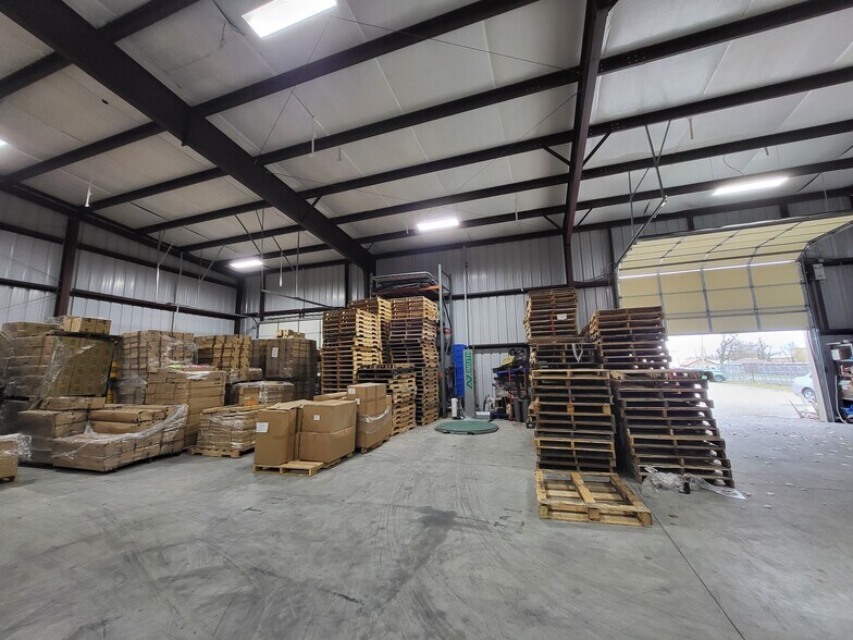 More Photos Of 516 Adele Ave, Joplin Distribution For Sale