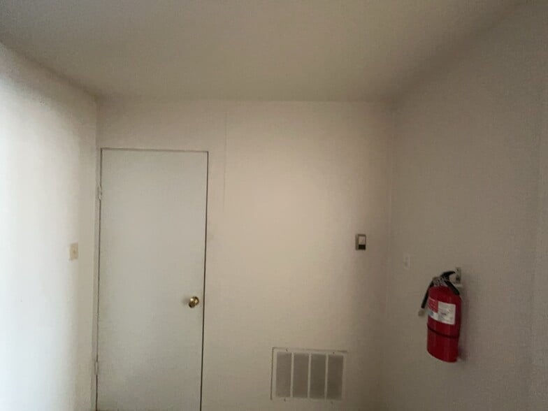 More Photos Of 209 W Avenue D, Copperas Cove Freestanding For Lease