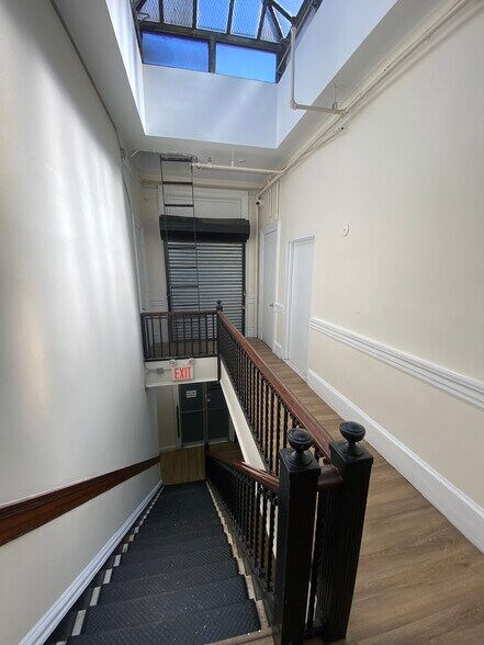 More Photos Of 370 E 149th St, Bronx Office For Lease
