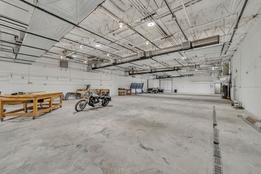 More Photos Of 2685 Durango Dr, Colorado Springs Warehouse For Lease