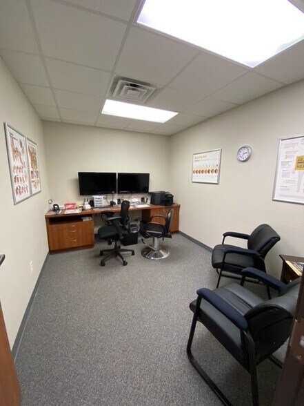 More Photos Of 822 N 4th St, Longview Medical For Sale