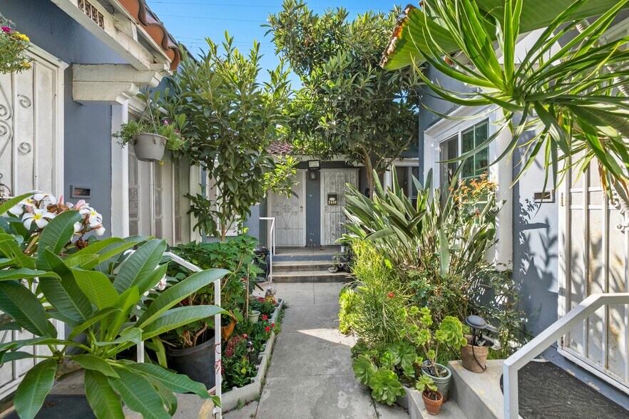 More Photos Of 2531 Hillcrest Dr, Los Angeles Apartments For Sale