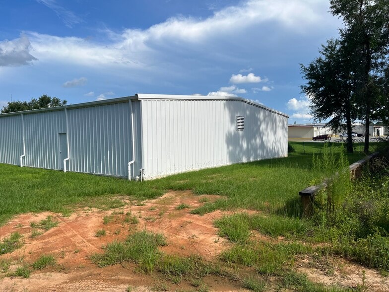 More Photos Of 404 S Shelfer St, Quincy Warehouse For Sale