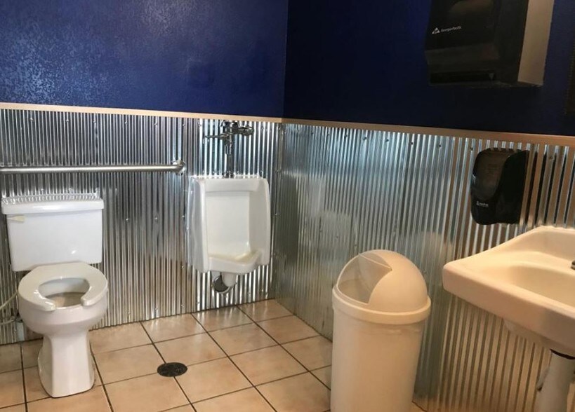 More Photos Of 201 E Nokomis St, Osakis Bar For Sale