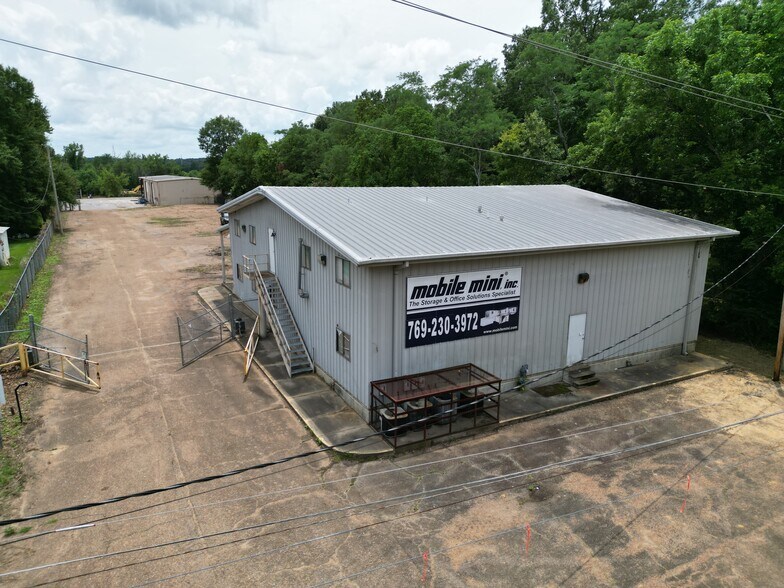 More Photos Of 5129 S McRaven Rd, Jackson Showroom For Sale