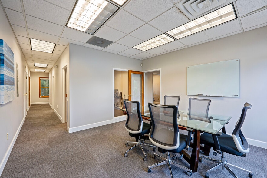More Photos Of 124 Dorchester Sq, Westerville Office For Sale