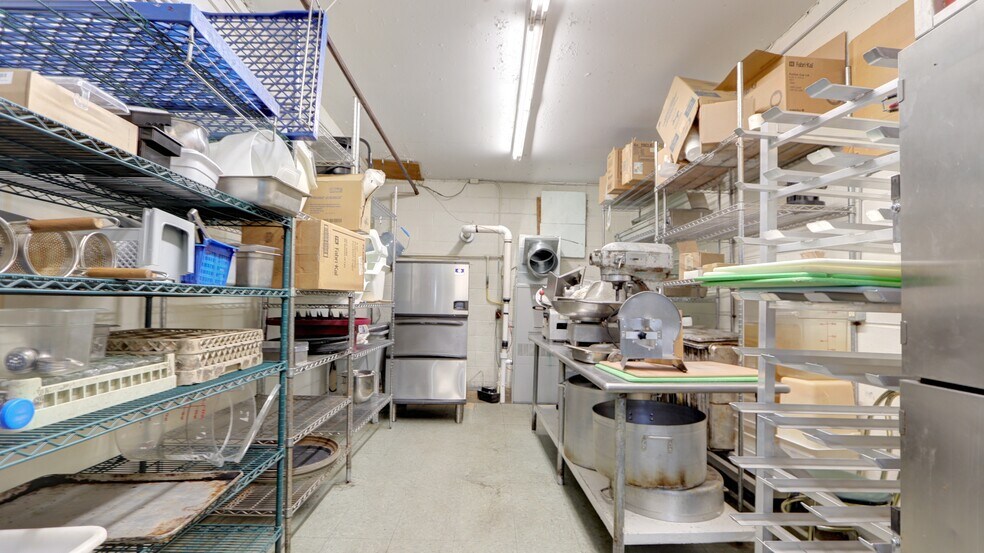 More Photos Of 369 Waterloo Geneva Rd, Waterloo Town Restaurant For Sale