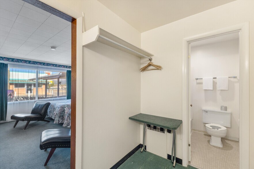 More Photos Of 1354 S 2nd St, Raton Hotel For Sale
