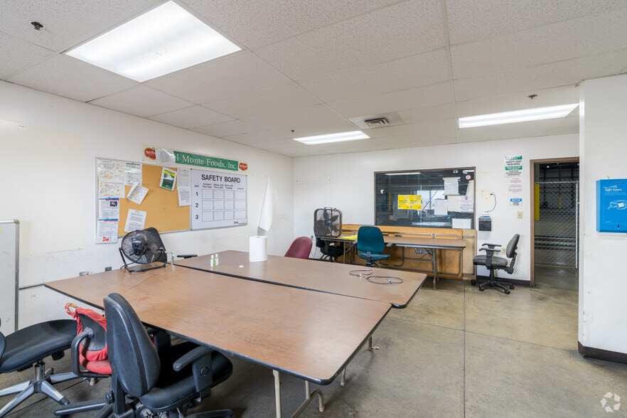 More Photos Of 49 E 3rd Ave, Toppenish Warehouse For Sale