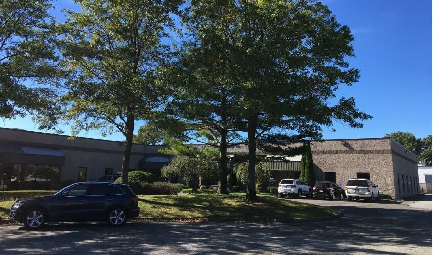 More Photos Of 10 Drew Ct, Ronkonkoma Warehouse For Lease
