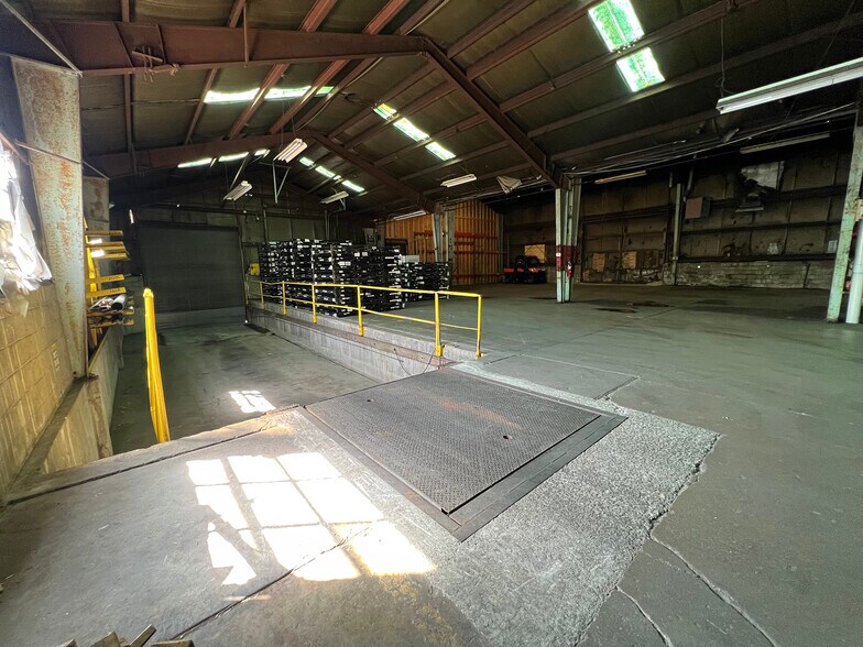 More Photos Of 9520 Seymour Ave, Schiller Park Warehouse For Lease