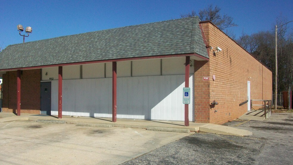 More Photos Of 952 Bragg Blvd, Fayetteville Flex For Sale