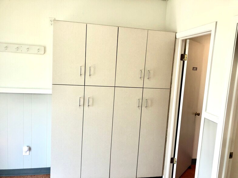 More Photos Of 2301 Hyde Park Blvd, Niagara Falls Restaurant For Sale