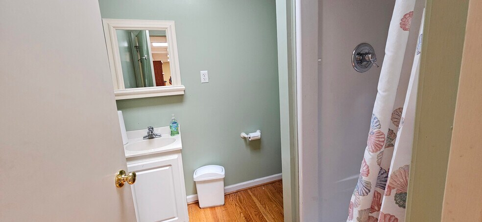 More Photos Of 2412 Marsh St, Lynchburg Showroom For Sale