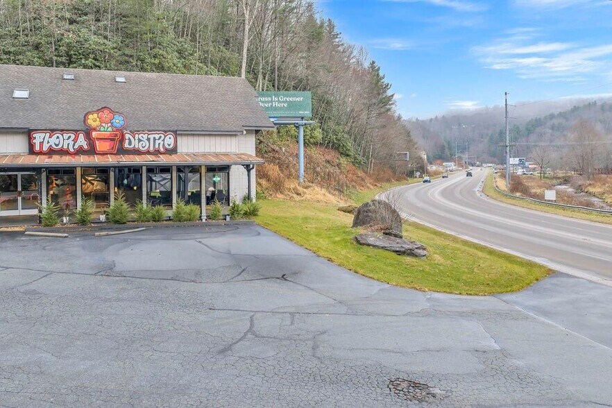 Primary Photo Of 3894 US Hwy 321, Blowing Rock General Retail For Sale