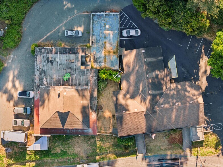 More Photos Of 16-22 Brighton Avenue, Bolinas General Retail For Sale