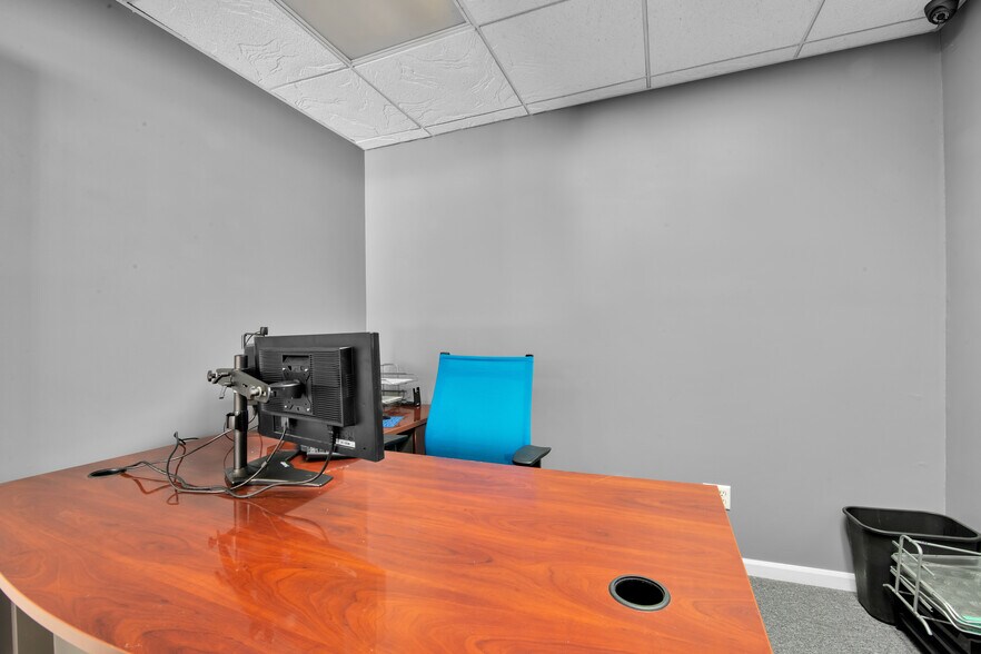 More Photos Of 3048 W Clarkston Rd, Lake Orion Office Residential For Sale