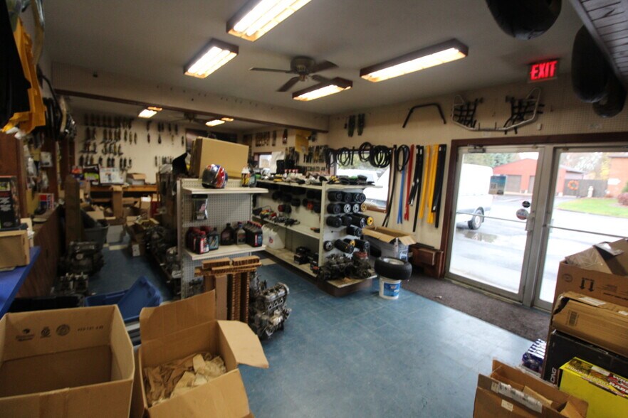 More Photos Of 585 S Main St, Central Square Auto Dealership For Sale