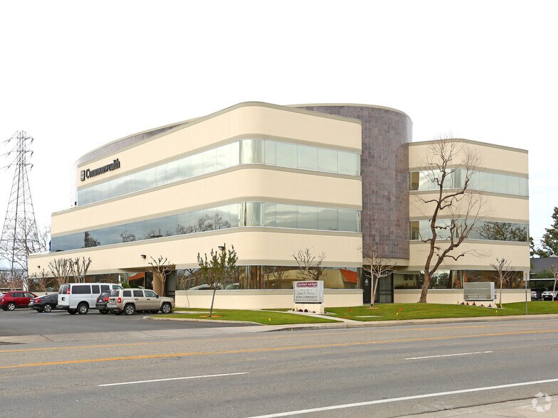 More Photos Of 3300 Truxtun Ave, Bakersfield Unknown For Lease