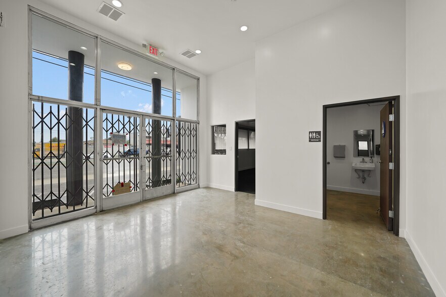 More Photos Of 13214 Crenshaw Blvd, Gardena Warehouse For Lease