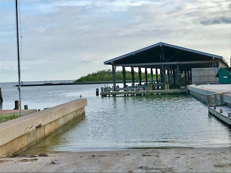 More Photos Of 5832 Highway 35 N, Rockport Land For Lease