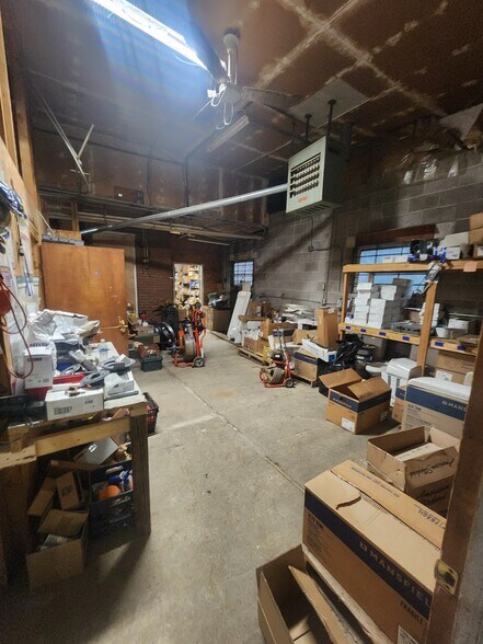 More Photos Of 217 Steedly Dr, Louisville Light Distribution For Sale