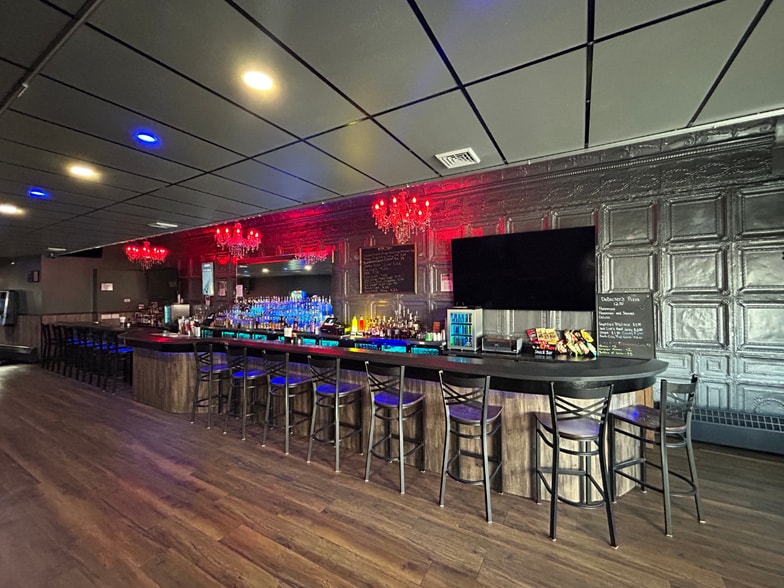 More Photos Of 1117 Ludington St, Escanaba Storefront Retail Residential For Sale