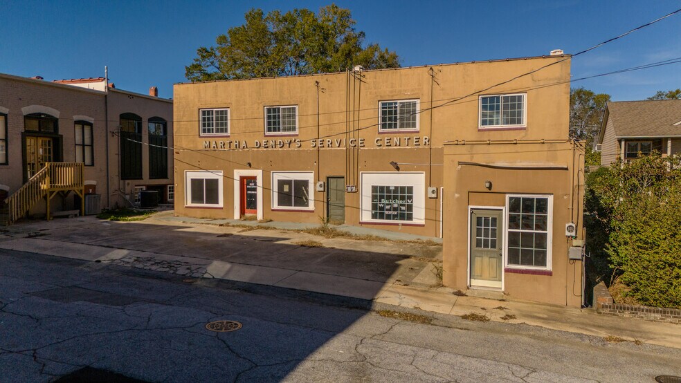 More Photos Of 105 Enterprise St, Clinton Storefront Retail Residential For Sale