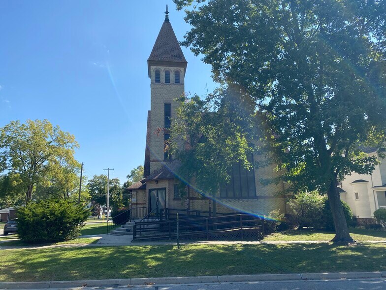 More Photos Of 534 N State St, Alma Religious Facility For Sale