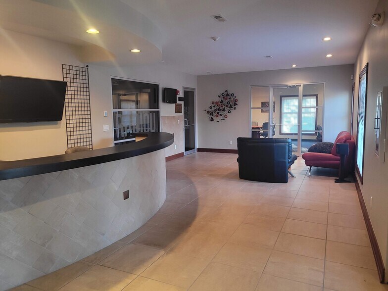 More Photos Of 116 County Line Rd W, Westerville Loft Creative Space For Sale