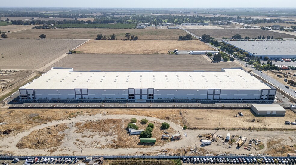 More Photos Of 30152 Road 84, Visalia Distribution For Lease