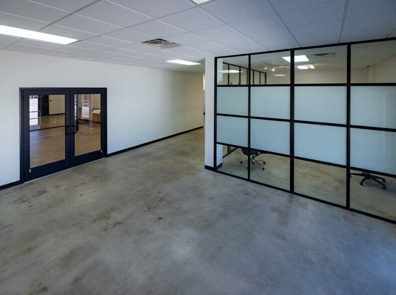 More Photos Of 2233 3rd Ave S, Saint Petersburg Warehouse For Lease