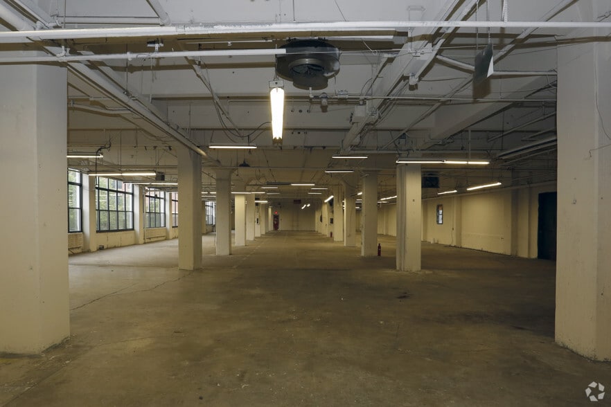 More Photos Of 545 N Arlington Ave, Bloomfield Manufacturing For Lease
