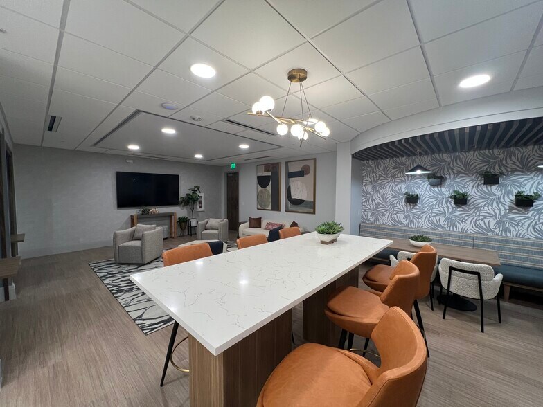 More Photos Of 999 Vanderbilt Beach Rd, Naples Office For Lease