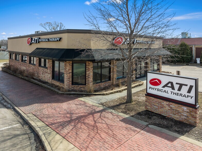 Primary Photo Of 2701 Sheridan Rd, Zion Freestanding For Sale