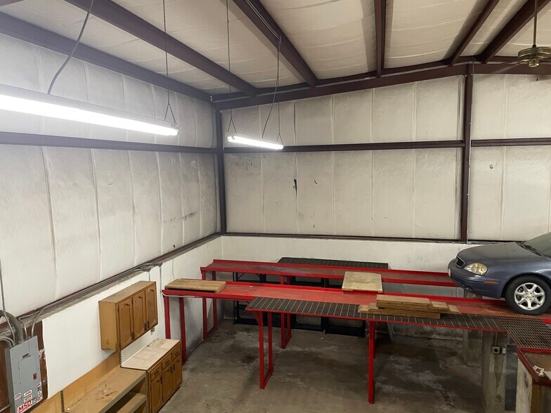 More Photos Of 403 W Walnut St, Raymore Auto Repair For Sale