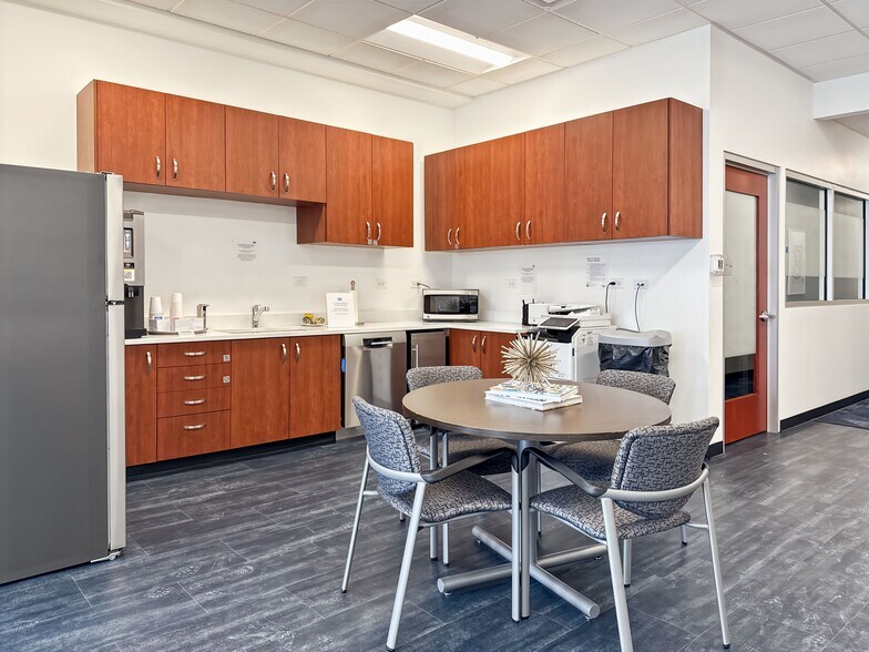 More Photos Of 10334 State Route 59 St, Naperville Coworking Space