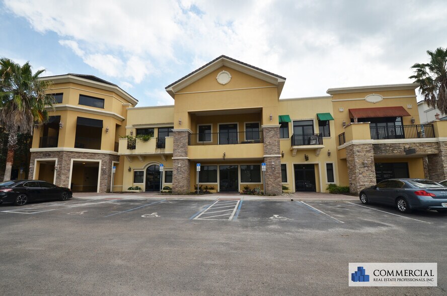 More Photos Of 13538 Village Park Dr, Orlando Office Residential For Lease