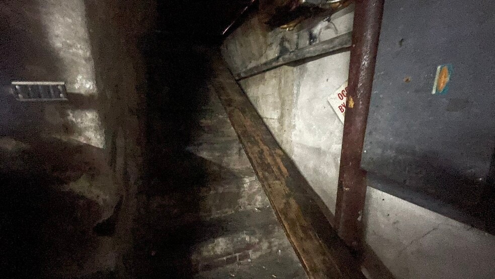 More Photos Of Manhattan Avenue Ave @ Norman Avenue, Brooklyn General Retail For Lease