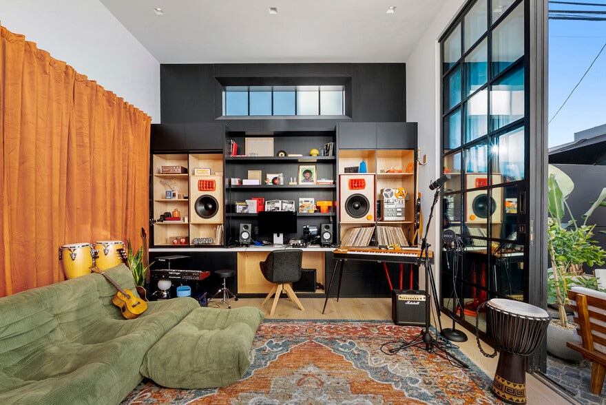 More Photos Of 1346 Abbot Kinney Blvd, Venice Office For Sale