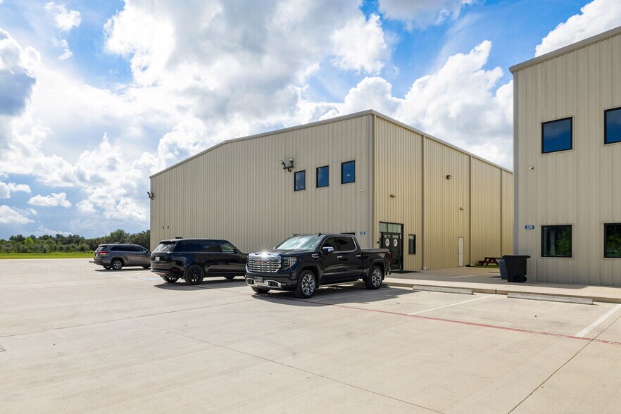 More Photos Of 3312 Schlipf Rd, Katy Sports And Entertainment For Lease