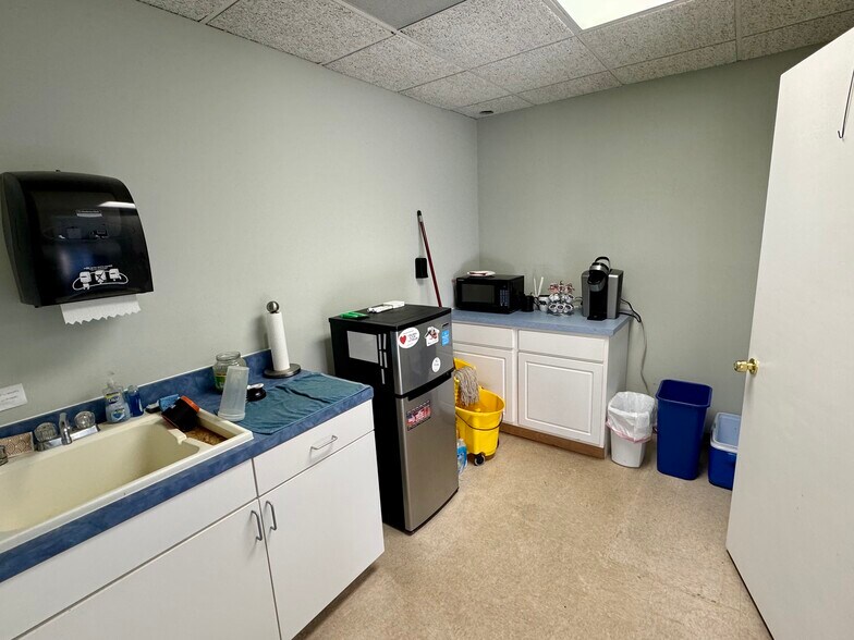More Photos Of 2200 Opitz Blvd, Woodbridge Medical For Lease