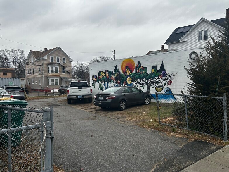 More Photos Of 583 Harris Ave, Providence Flex For Sale